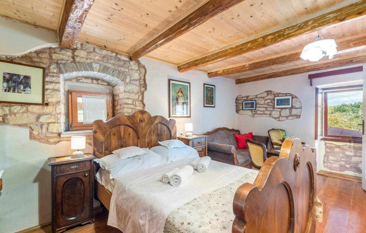 Hotel House Peresiji Habitación foto