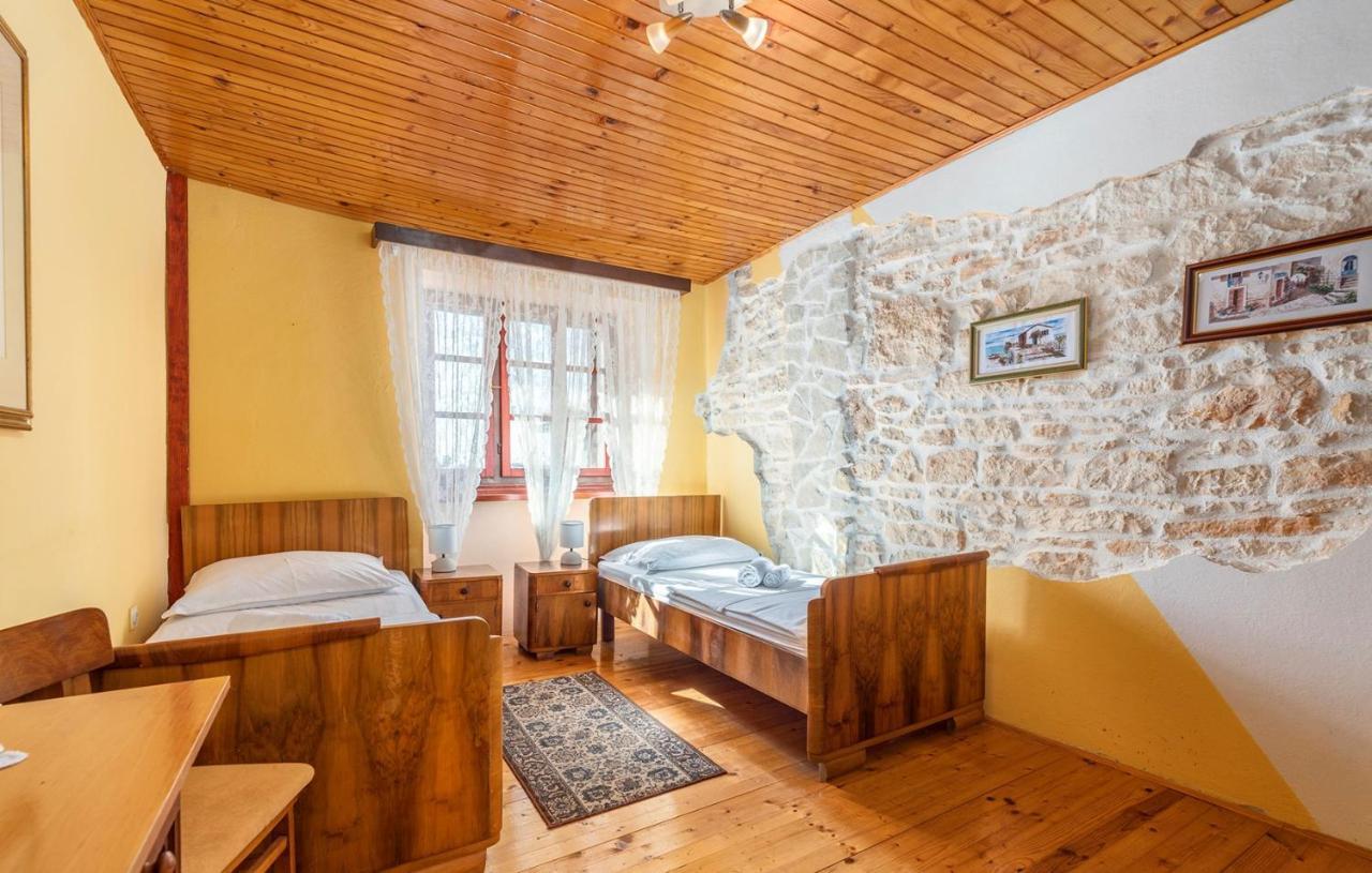 Hotel House Peresiji Habitación foto