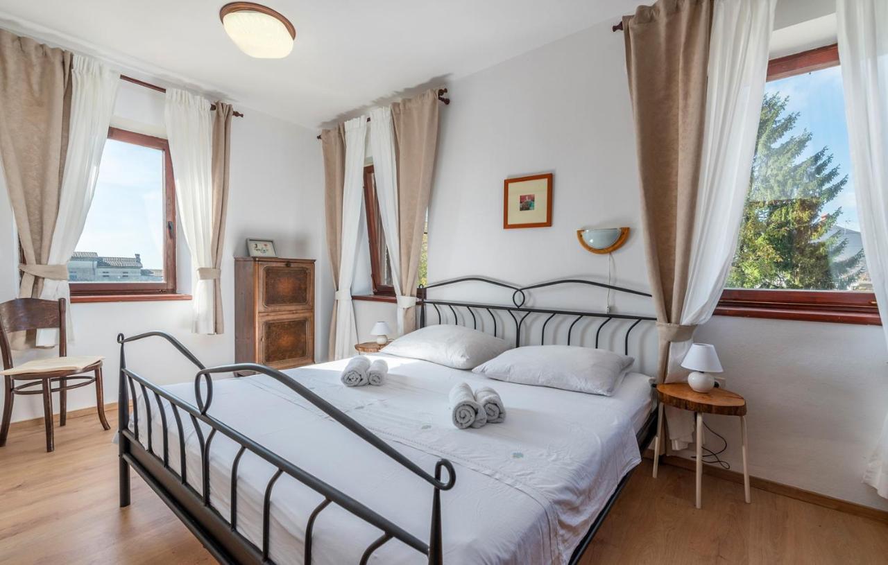 Hotel House Peresiji Habitación foto