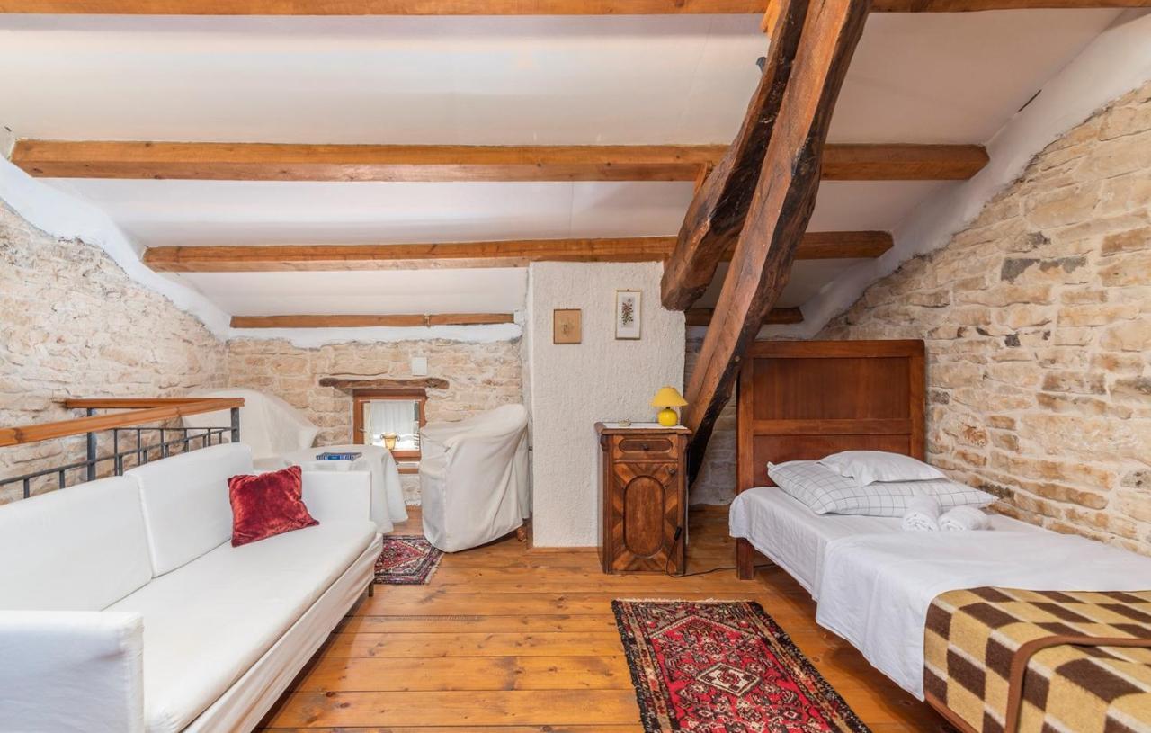Hotel House Peresiji Habitación foto