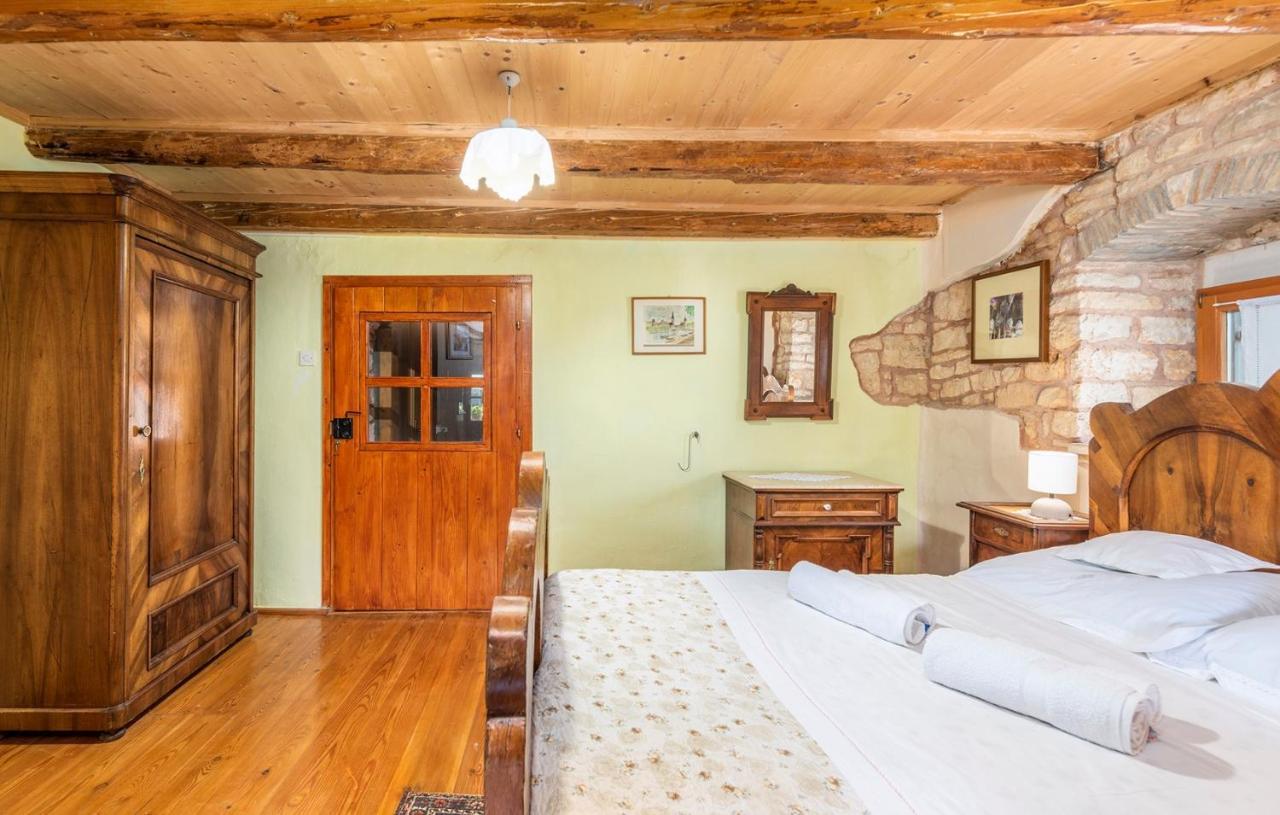 Hotel House Peresiji Habitación foto