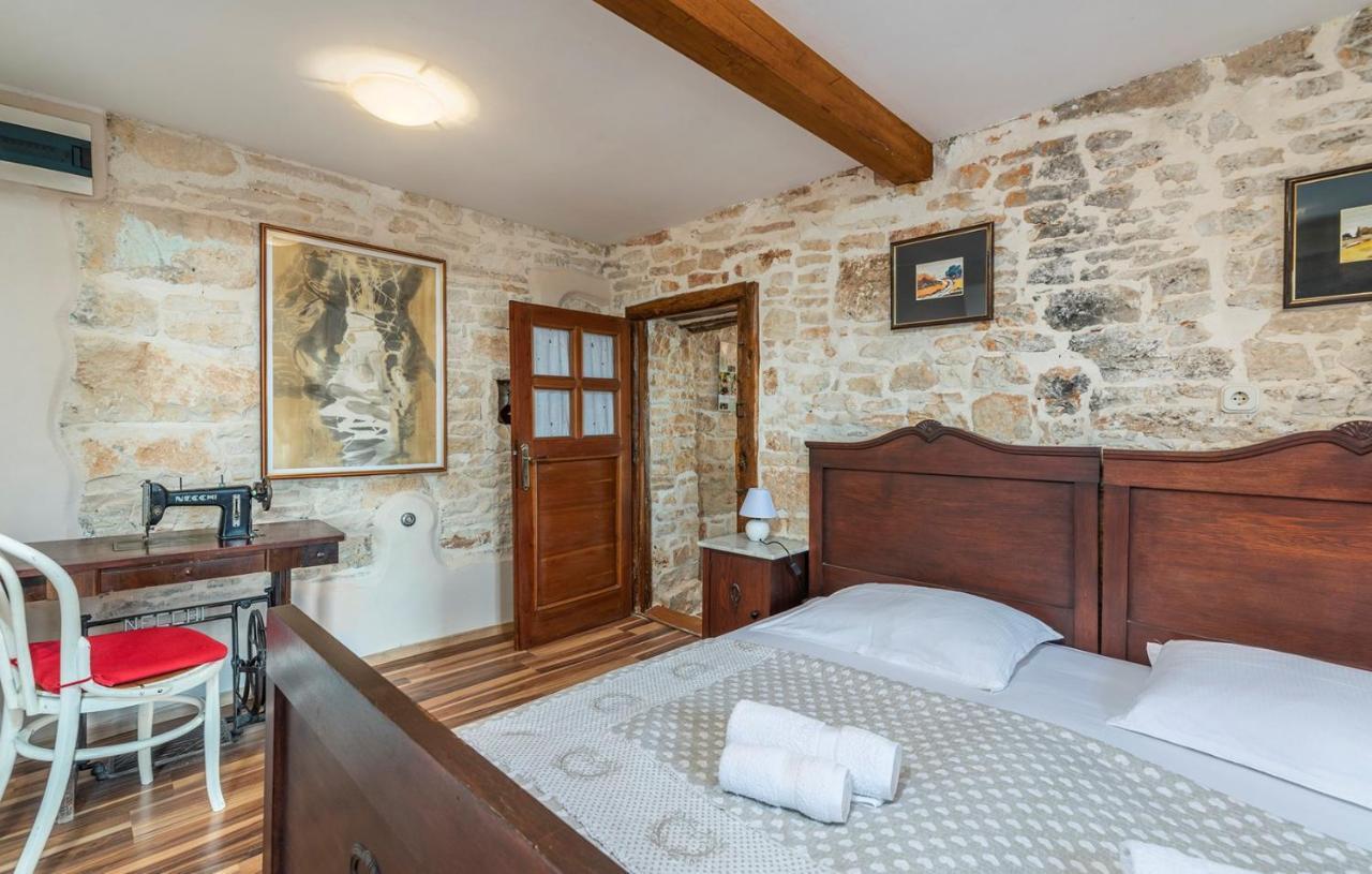 Hotel House Peresiji Habitación foto