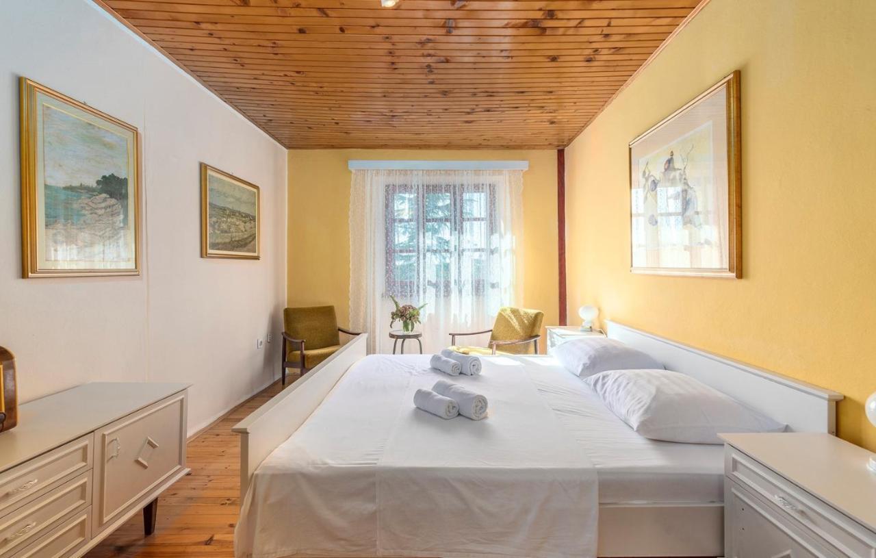 Hotel House Peresiji Habitación foto