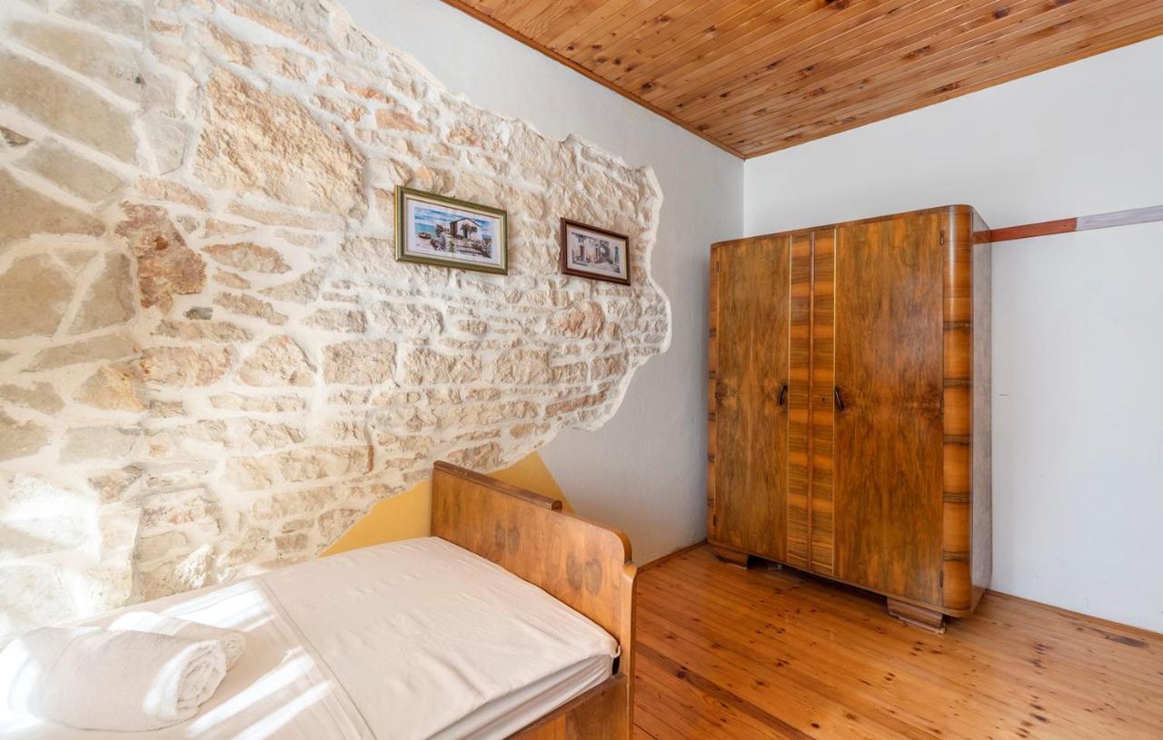 Hotel House Peresiji Habitación foto