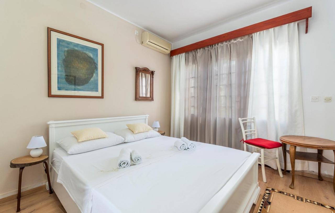 Hotel House Peresiji Habitación foto