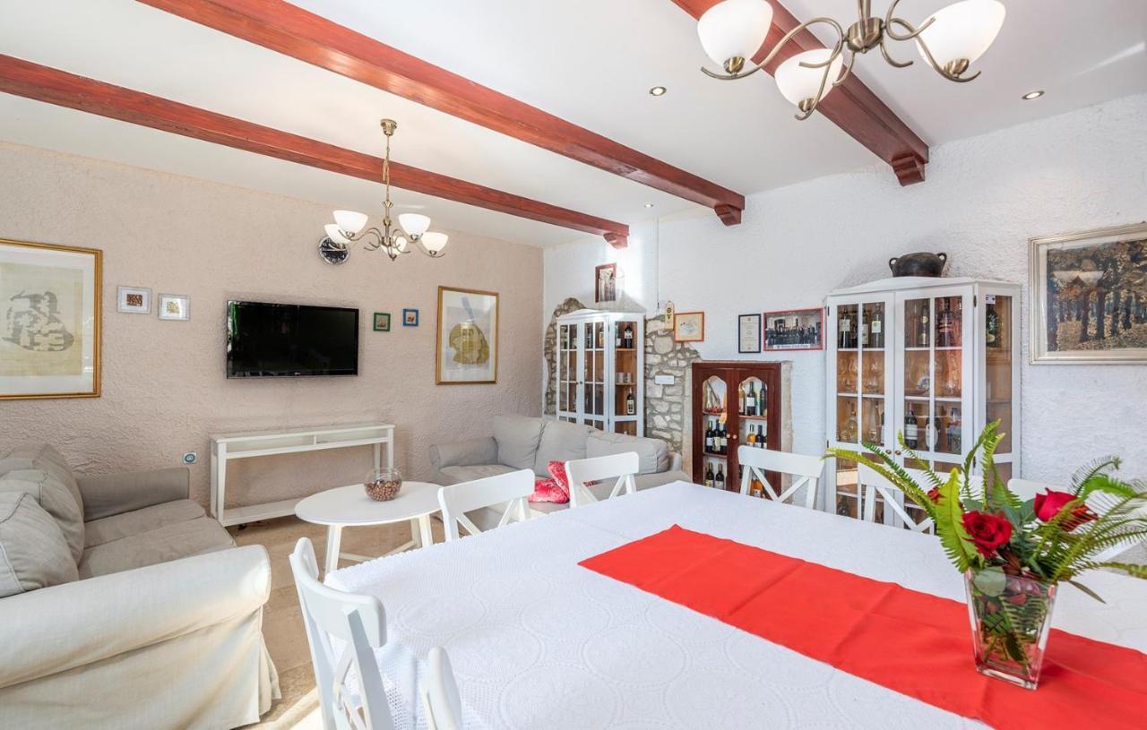 Hotel House Peresiji Habitación foto