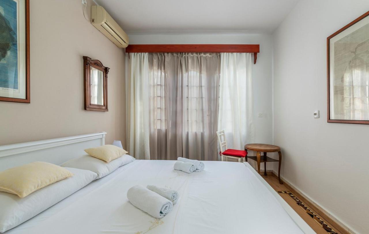 Hotel House Peresiji Habitación foto