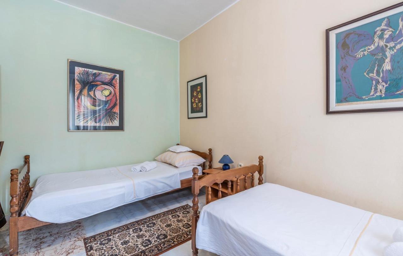Hotel House Peresiji Habitación foto