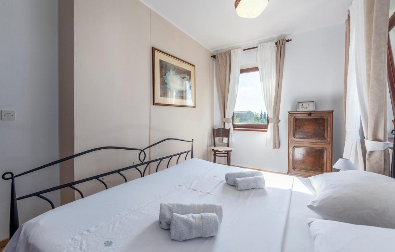 Hotel House Peresiji Habitación foto