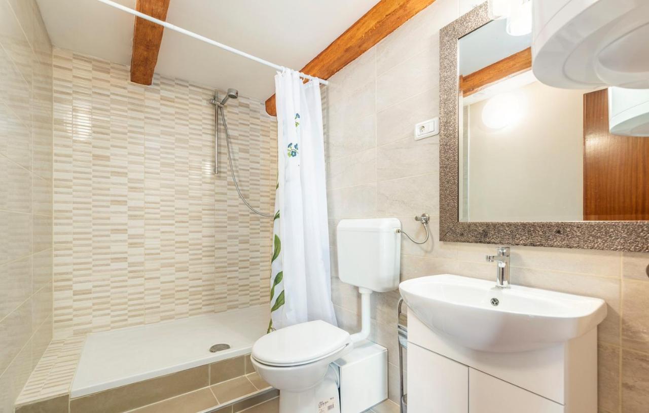 Hotel House Peresiji Habitación foto